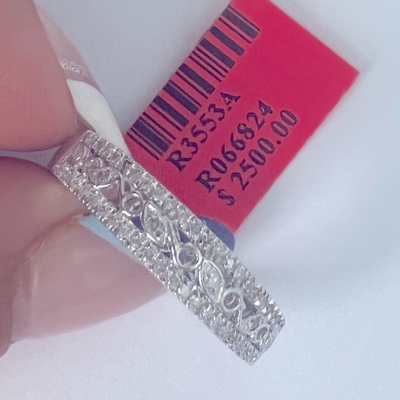 Brand NEW REAL 1 CARAT DIAMOND BAND! Custom designs on the side. 925! Intricate